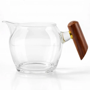 Чахай (сливник) Jin Pin De - с Деревянной ручкой  из боросиликатного стекла